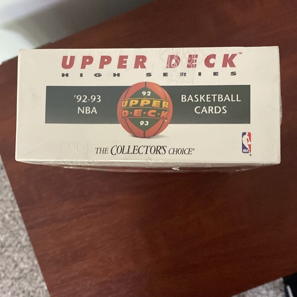 Upper Deck 92-93 basketball High Series box. 36 foil packs. Factory Sealed. - Picture 3 of 6